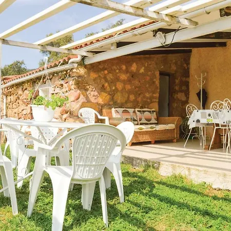 펜션 Three-bedroom Holiday In